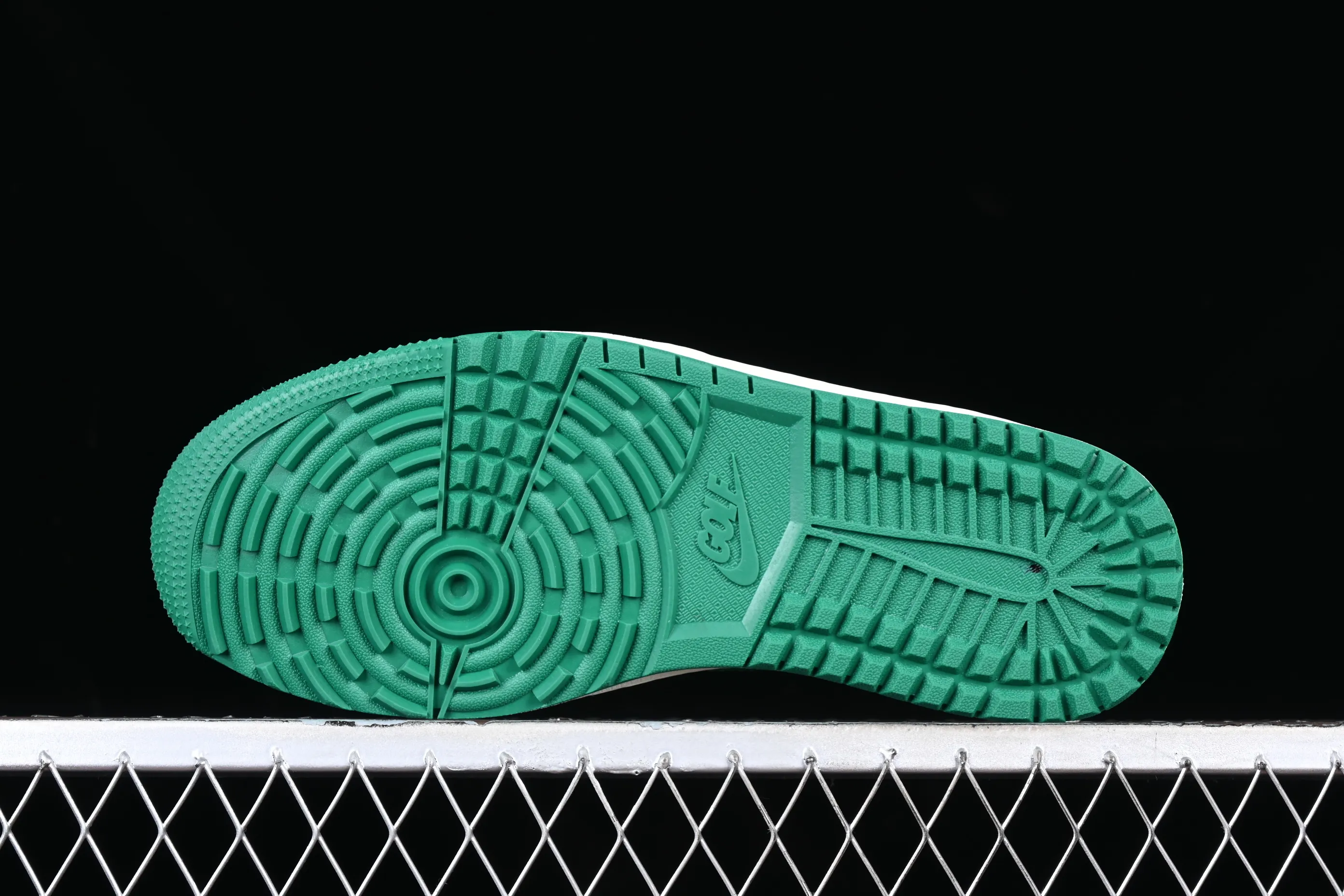 All categories Air Jordan Jordan series basketball shoes Air Jordan 1 High Eastside Golf x Air Jordan 1 High Golf "1961" AJ1 Joe 1 Golf joint high-top basketball shoes FJ0849-001
